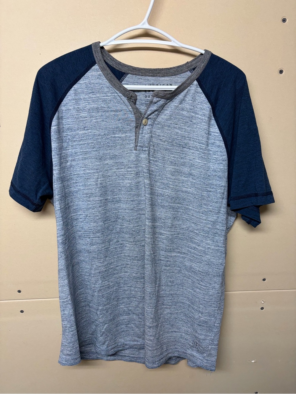 2/$20❤️- SHIRT | Men’s American Eagle Henley shirt size large